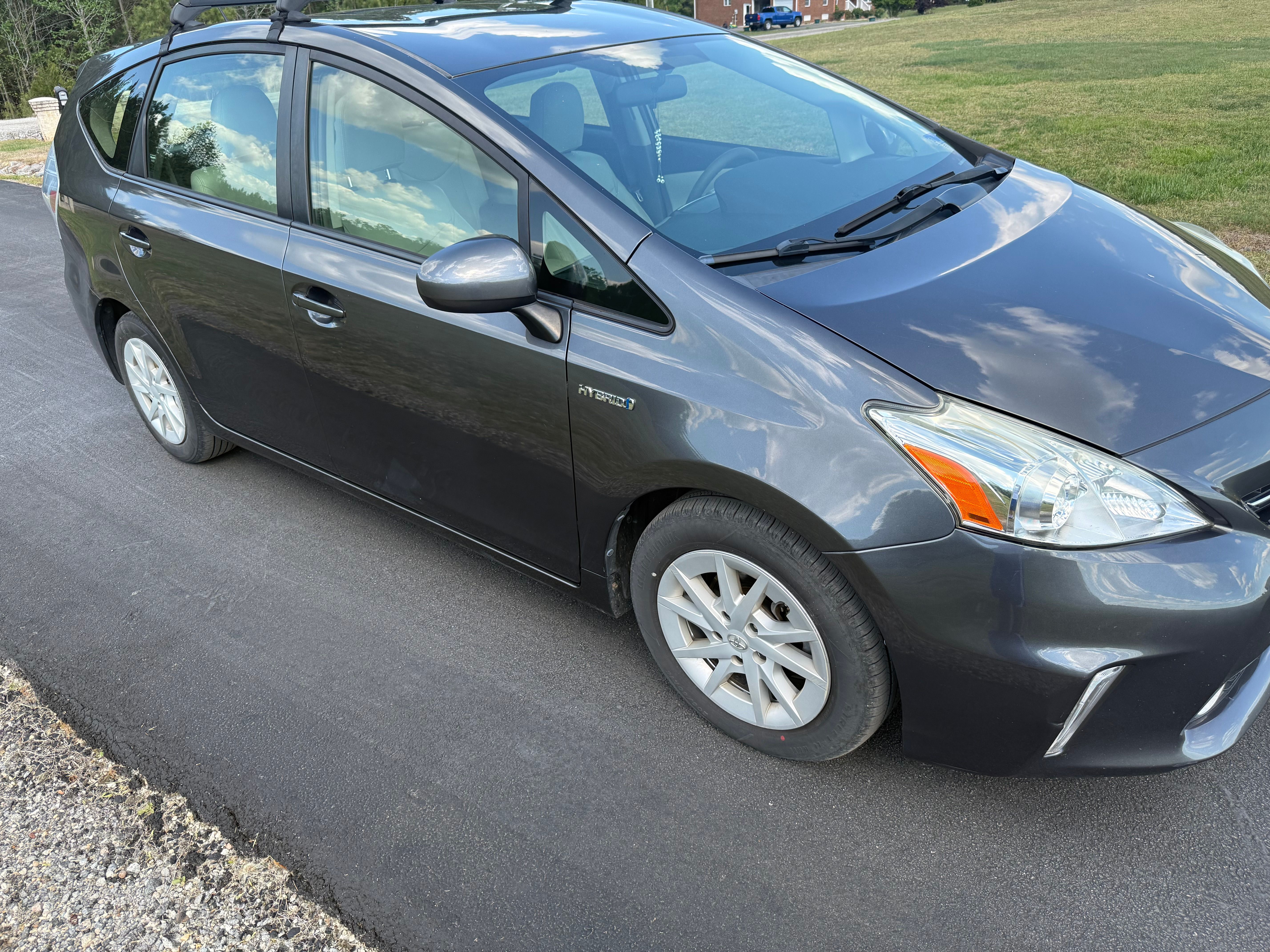 Used 2014 Toyota Prius V Three FWD image 2