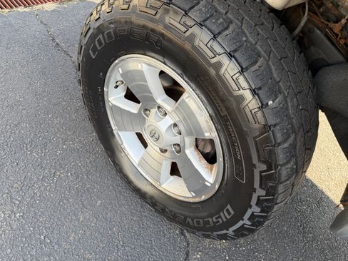 Used 2014 Toyota Tacoma 4x4 Double Cab w/ TRD Sport Package image 28