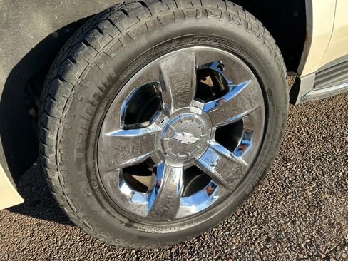 Used 2015 Chevrolet Suburban LTZ image 15