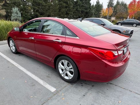 Used 2013 Hyundai Sonata Limited w/ Premium Pkg image 2