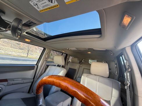 Used 2007 Jeep Commander Limited image 20