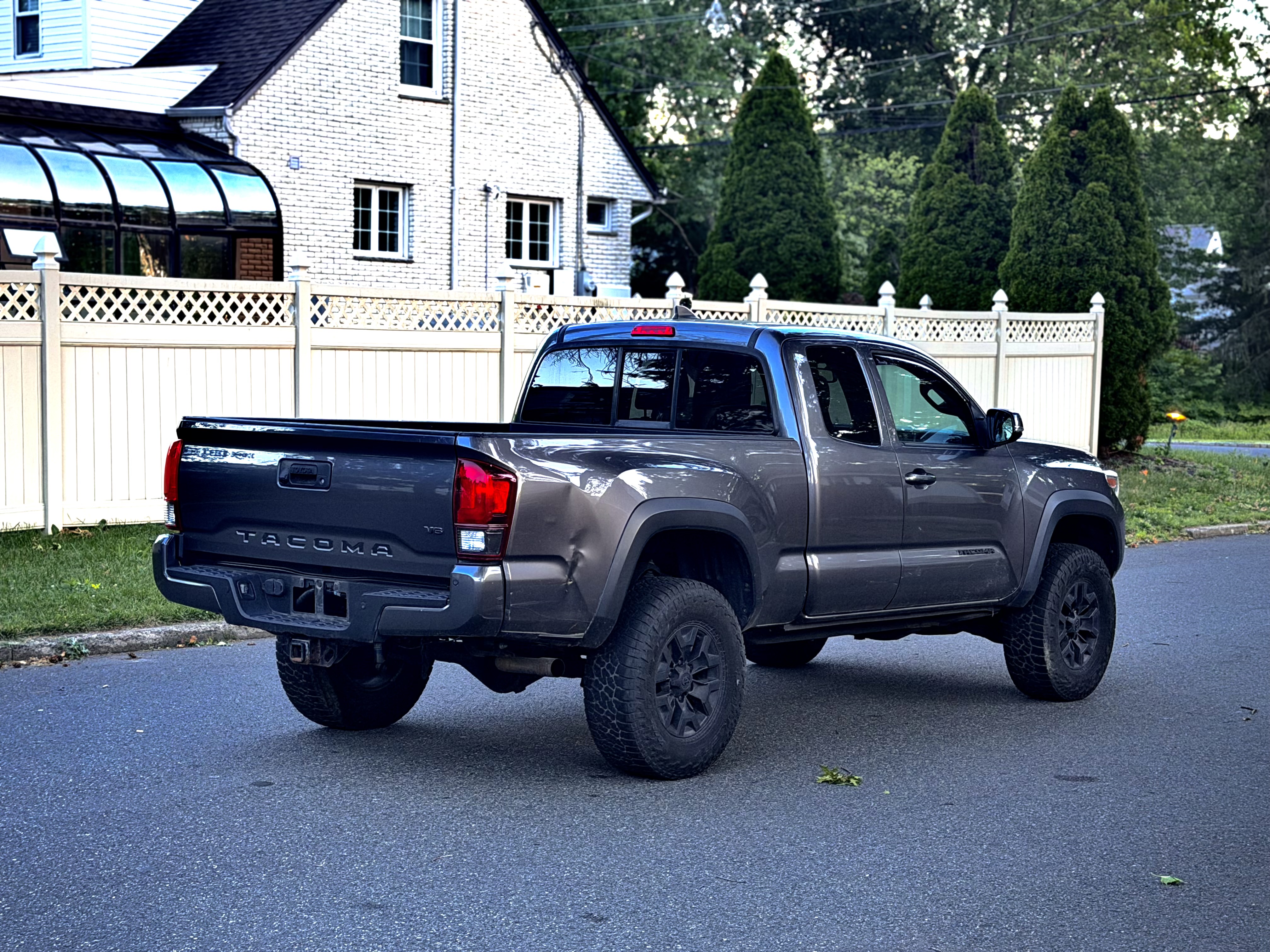 Used 2019 Toyota Tacoma TRD Off-Road AWD/4WD image 8