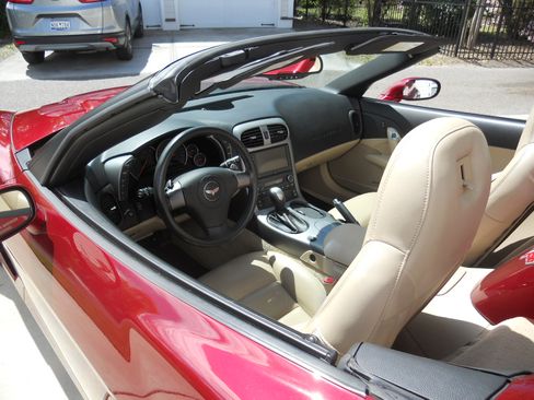 Used 2006 Chevrolet Corvette Convertible w/ Preferred Equipment Group image 6
