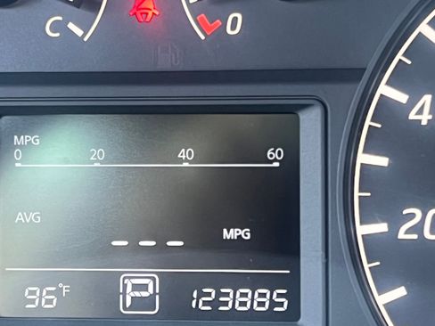 Used 2016 Nissan Sentra S image 11