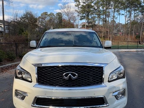 Used 2017 INFINITI QX80 2WD w/ Driver Assistance Package image 4