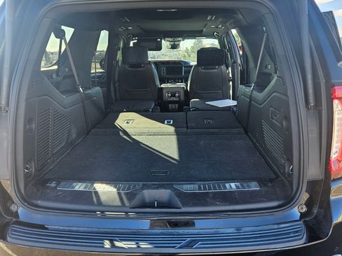 Used 2023 GMC Yukon XL Denali w/ Denali Reserve Package image 10
