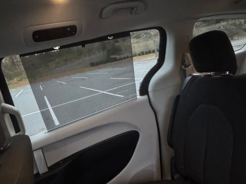 Used 2018 Chrysler Pacifica Touring Plus w/ Tire & Wheel Group image 14