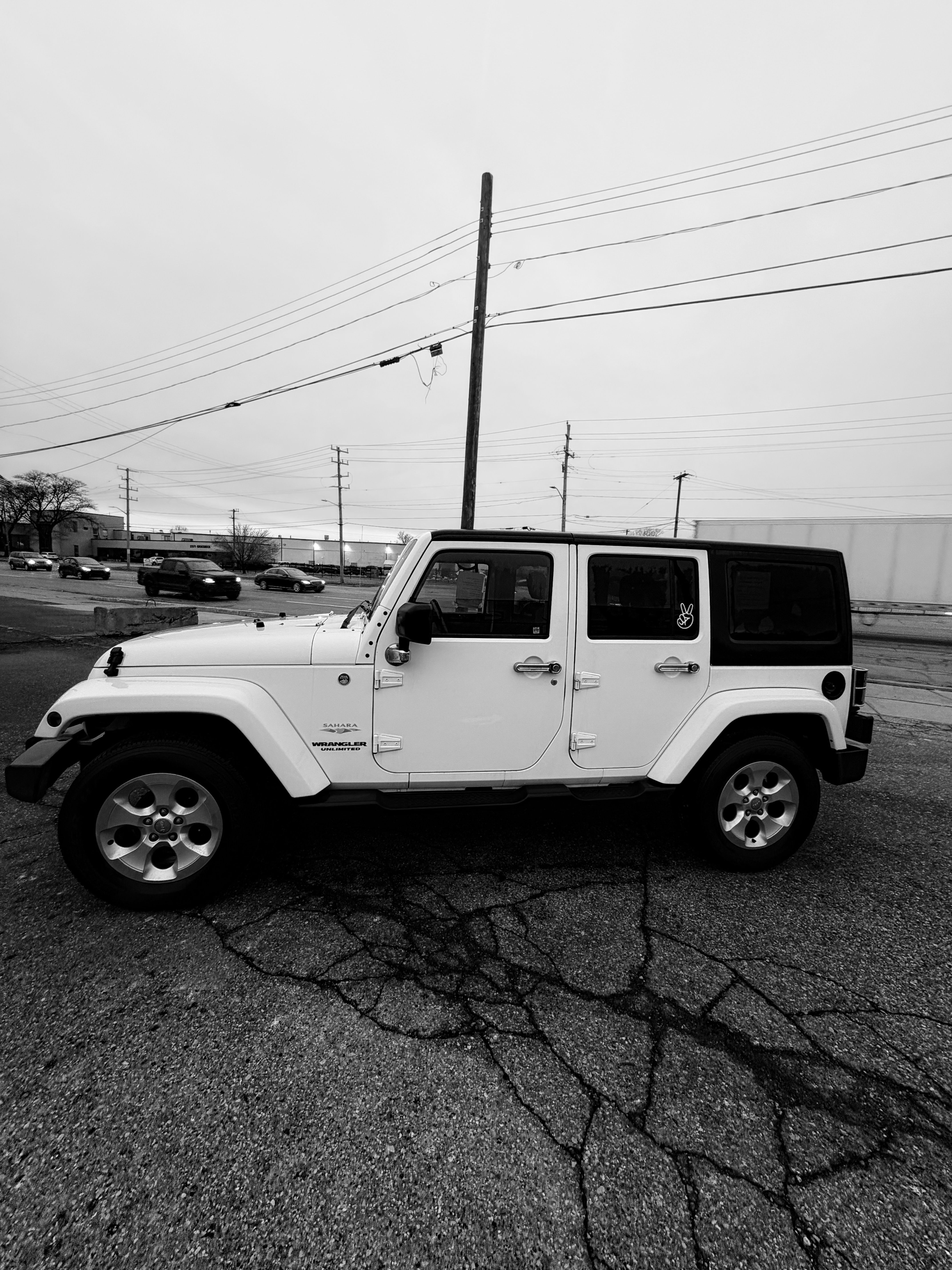 Used 2013 Jeep Wrangler Unlimited Sahara w/ Dual Top Group AWD/4WD image 1
