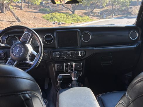 Used 2022 Jeep Wrangler Unlimited Sahara w/ Cold Weather Group image 4