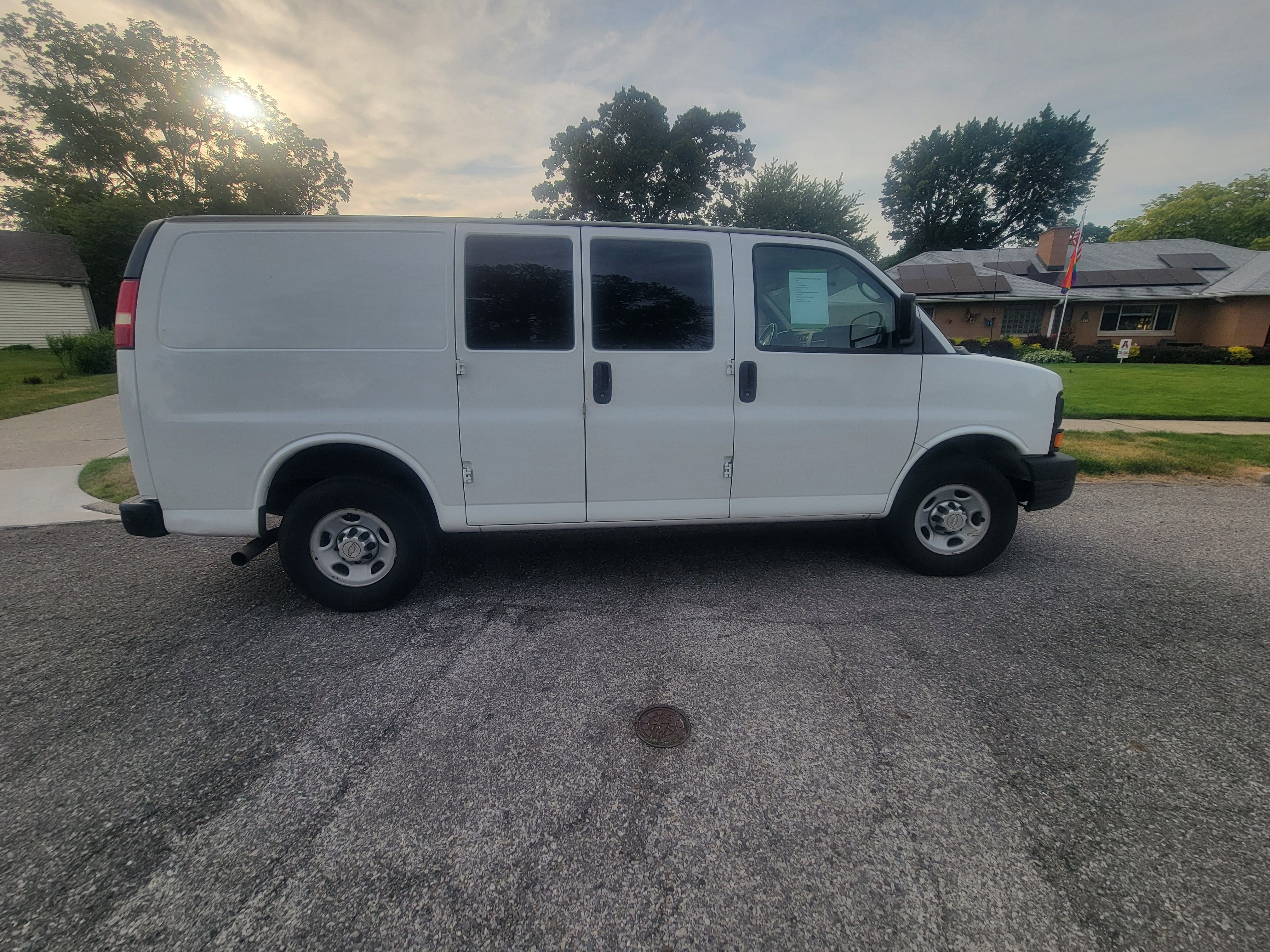 Used 2014 Chevrolet Express 2500 RWD image 1