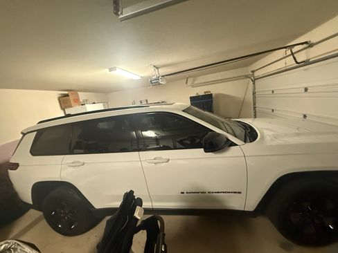 Used 2024 Jeep Grand Cherokee L Limited w/ Luxury Tech Group II RWD image 16