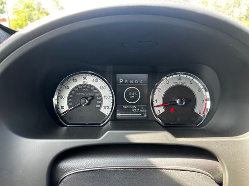 Used 2010 Jaguar XF R RWD image 13