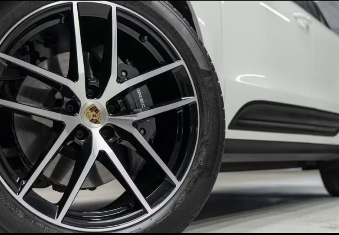 Used 2022 Porsche Macan AWD/4WD image 11