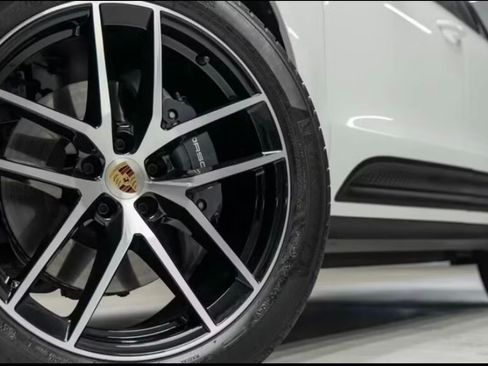 Used 2022 Porsche Macan AWD/4WD image 11
