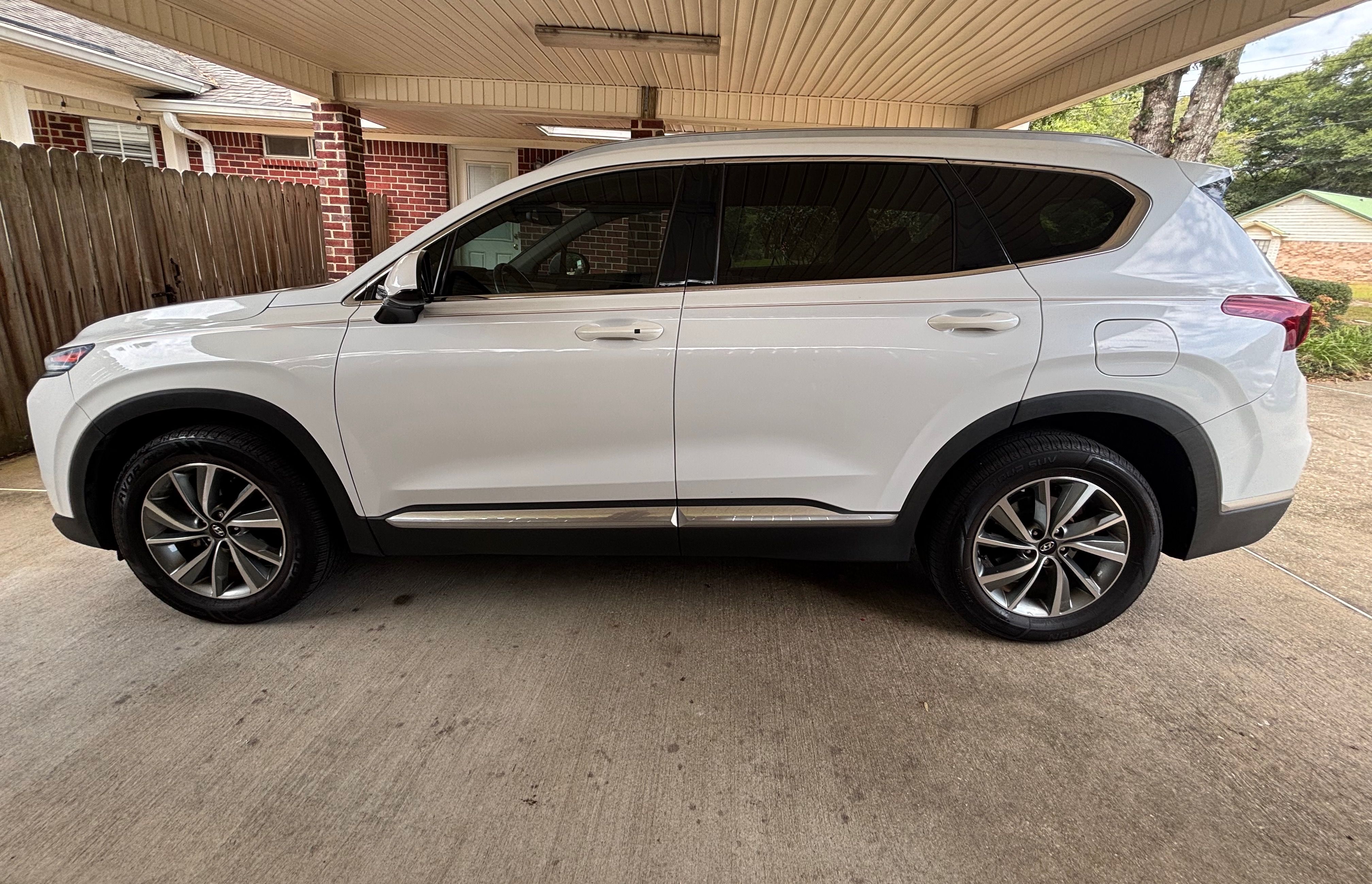 Used 2019 Hyundai Santa Fe SEL FWD image 1