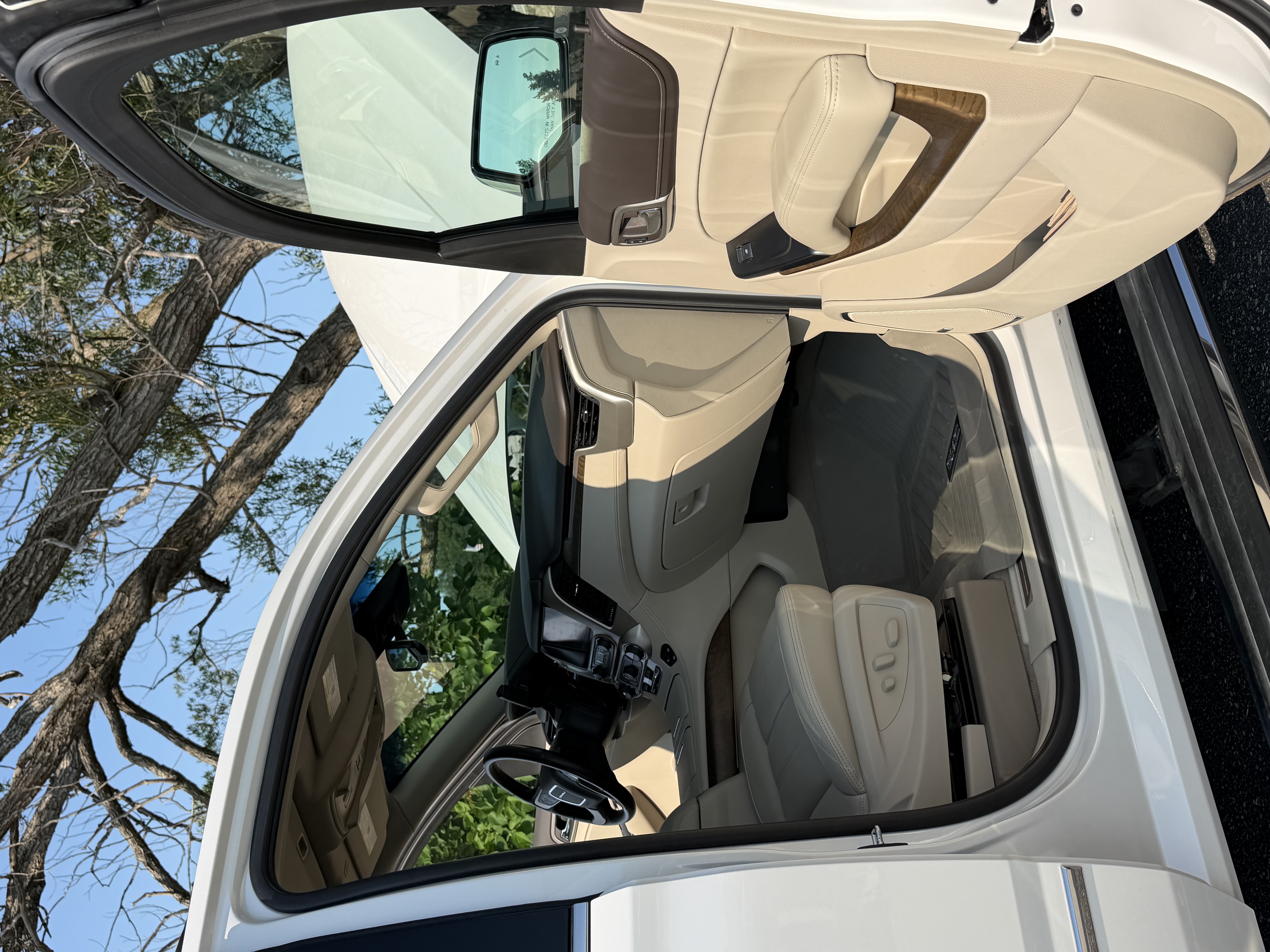 Used 2019 GMC Yukon XL Denali w/ Denali Ultimate Package AWD/4WD image 15