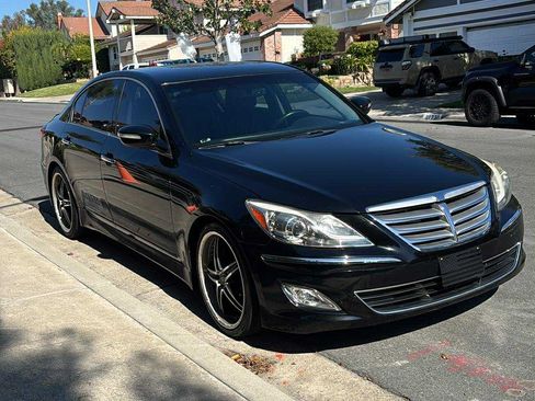 Used 2012 Hyundai Genesis 3.8 image 2