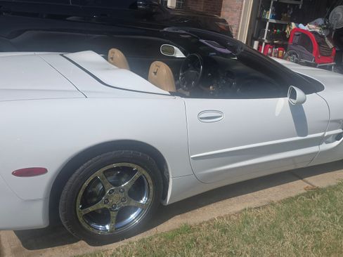 Used 2004 Chevrolet Corvette Convertible w/ Preferred Equipment Group image 5