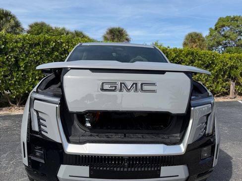 Used 2024 GMC Sierra EV Denali image 18