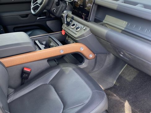 Used 2023 Land Rover Defender 130 X-Dynamic SE image 15