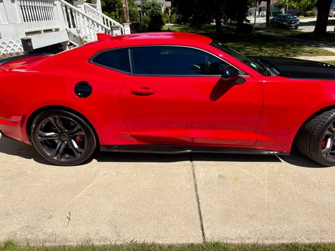 Used 2019 Chevrolet Camaro SS RWD image 10