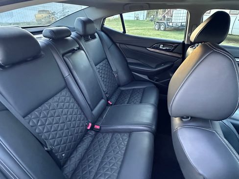 Used 2016 Nissan Maxima Platinum FWD image 14