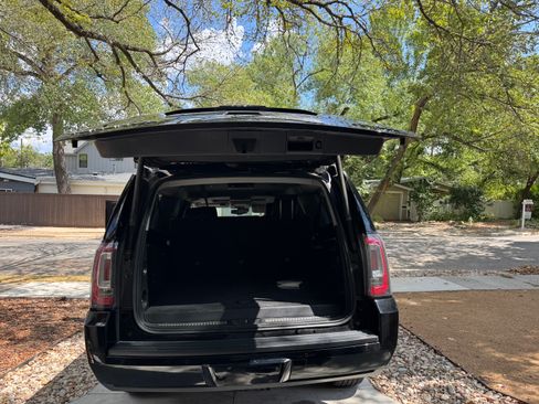 Used 2019 GMC Yukon XL SLT w/ Open Road Package RWD image 9