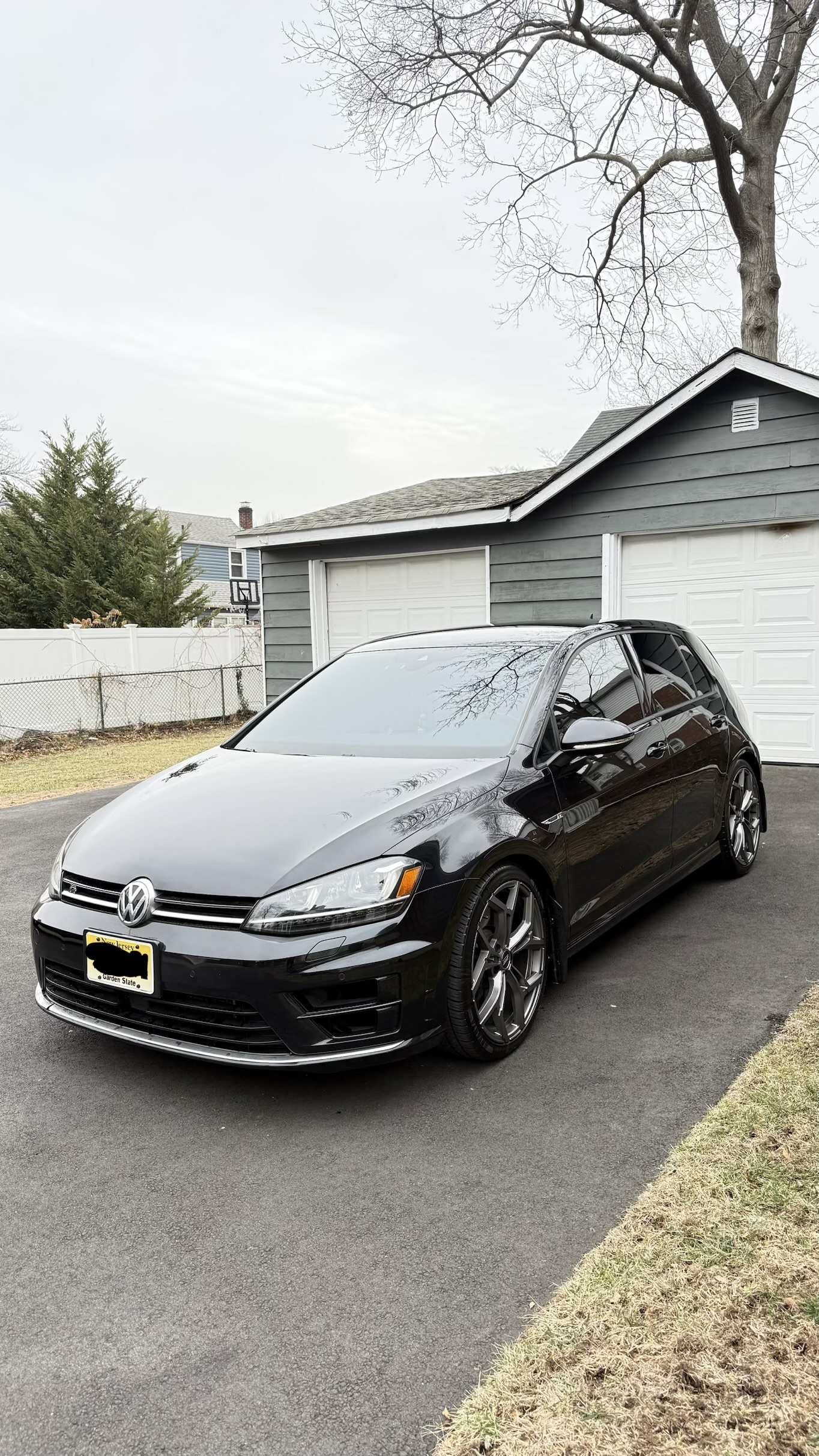 Used 2017 Volkswagen Golf 4-Door AWD/4WD image 1