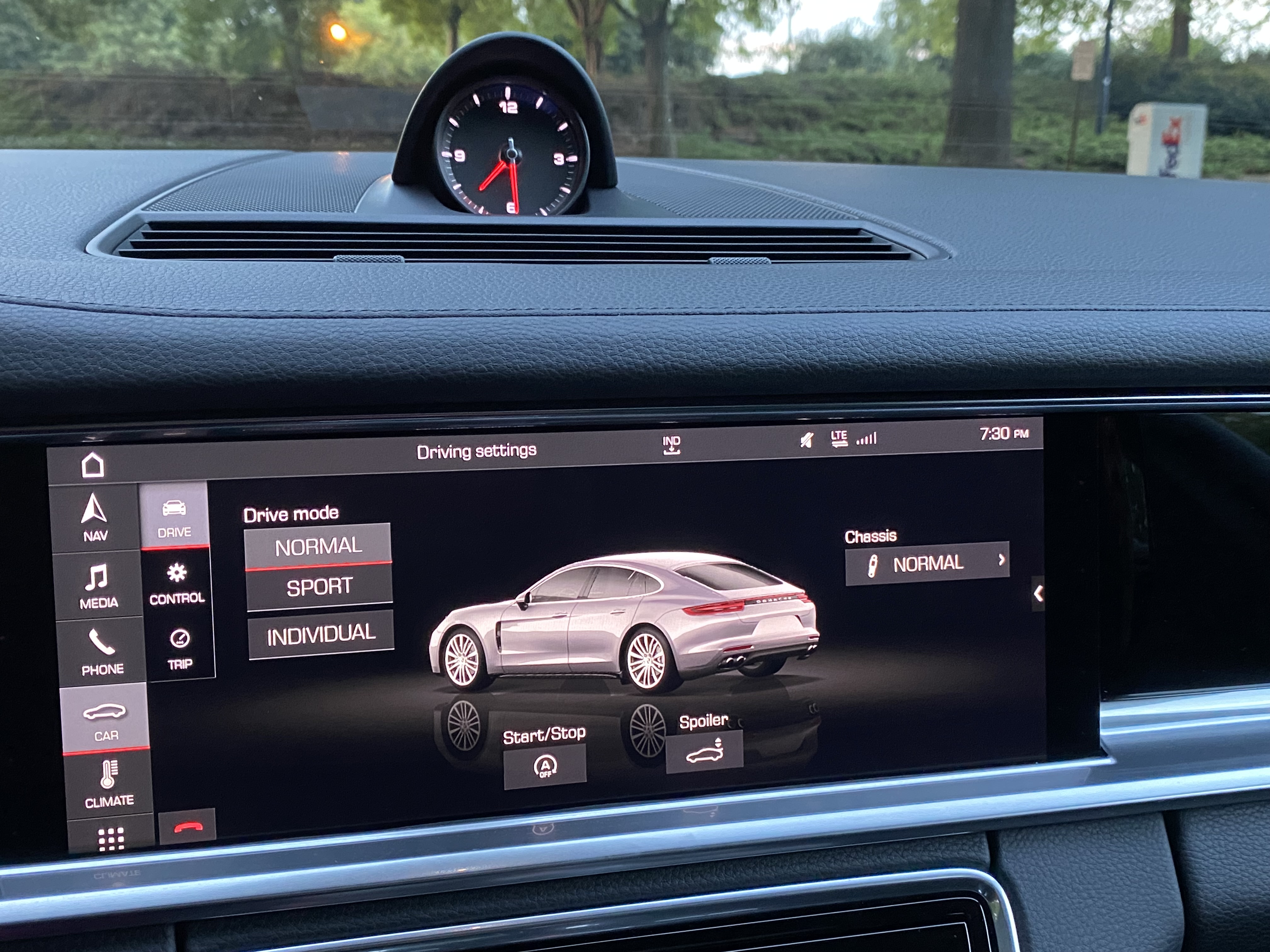 Used 2020 Porsche Panamera image 18