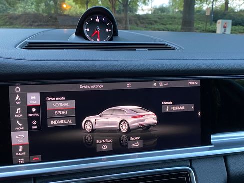 Used 2020 Porsche Panamera image 18