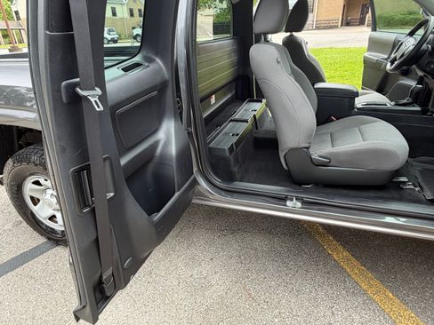 Used 2017 Toyota Tacoma SR RWD image 20