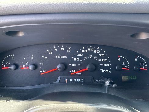 Used 2006 Ford E-350 and Econoline 350 XLT RWD image 12