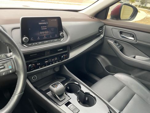 Used 2023 Nissan Rogue SV w/ SV Premium B Package image 18