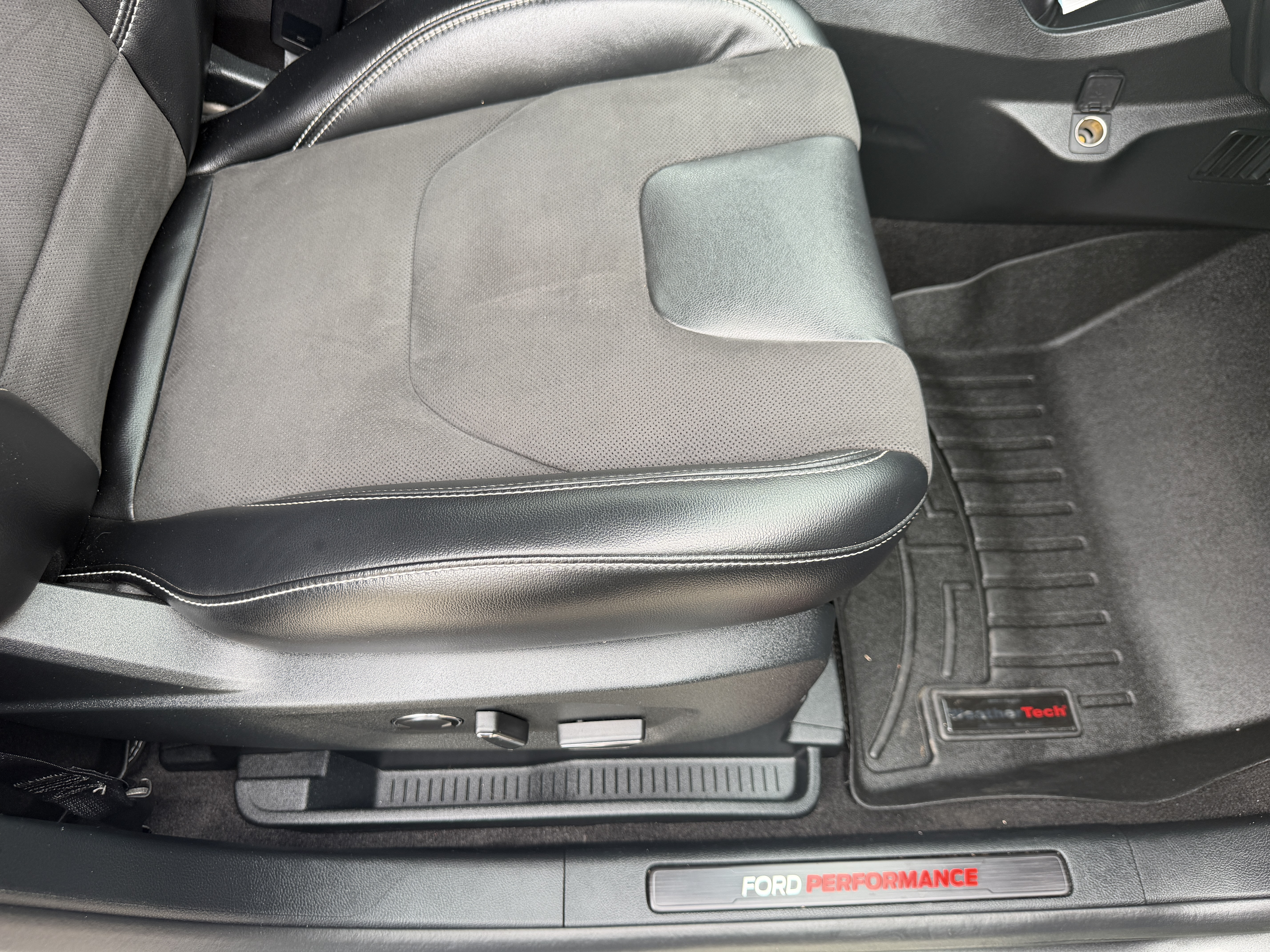 Used 2019 Ford Edge ST w/ Equipment Group 401A AWD/4WD image 18