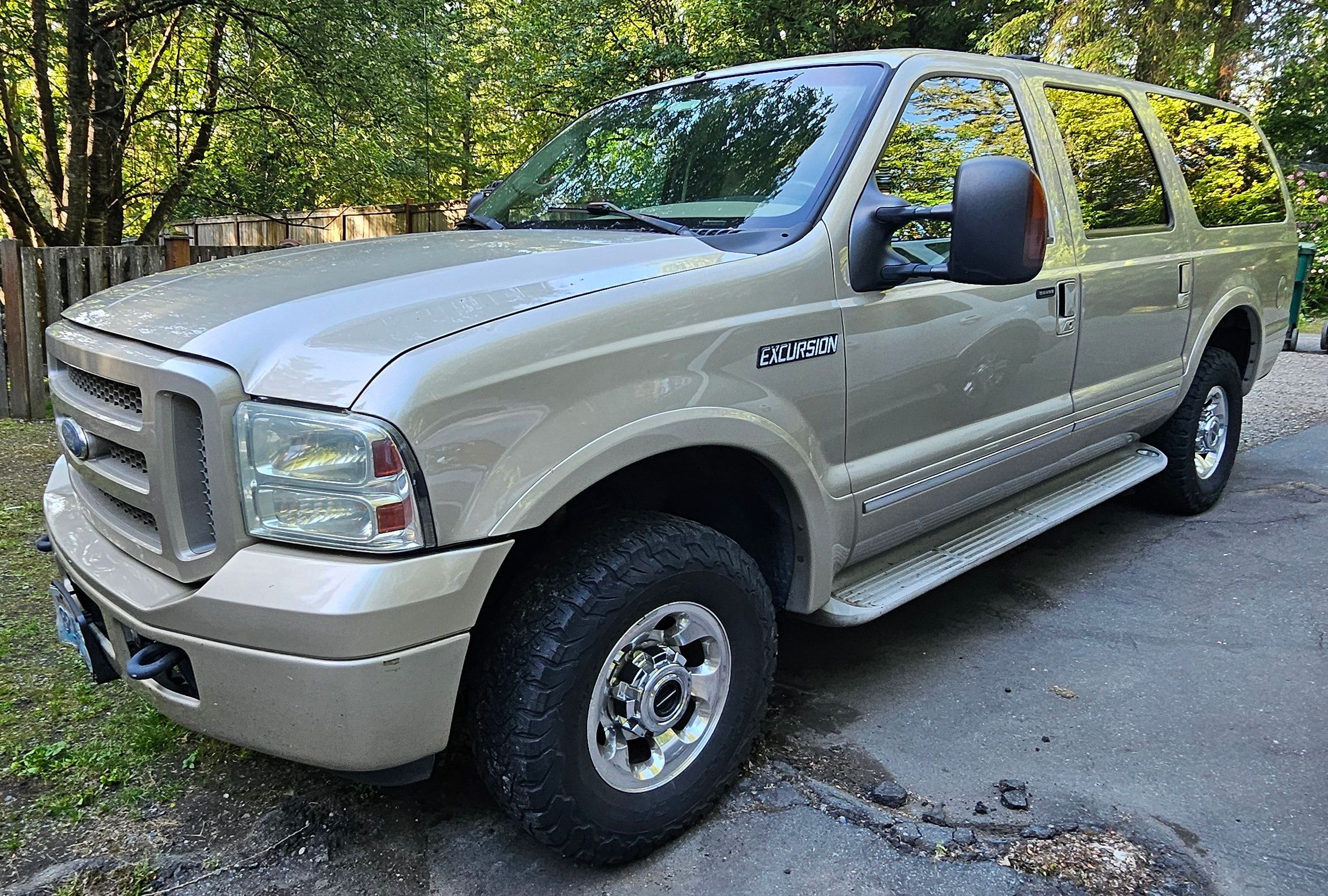 Used 2005 Ford Excursion Limited AWD/4WD image 2