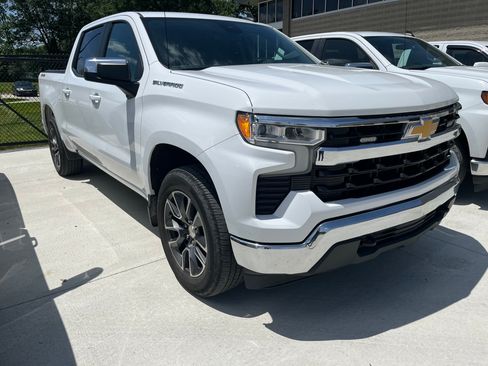 Used 2022 Chevrolet Silverado 1500 LT AWD/4WD image 4