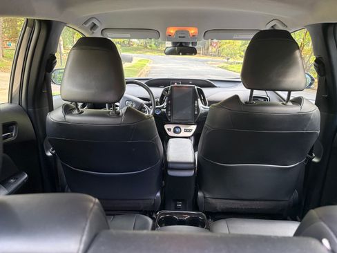 Used 2017 Toyota Prius Prime Premium FWD image 9