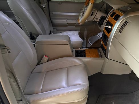 Used 2007 Chrysler Aspen Limited image 12