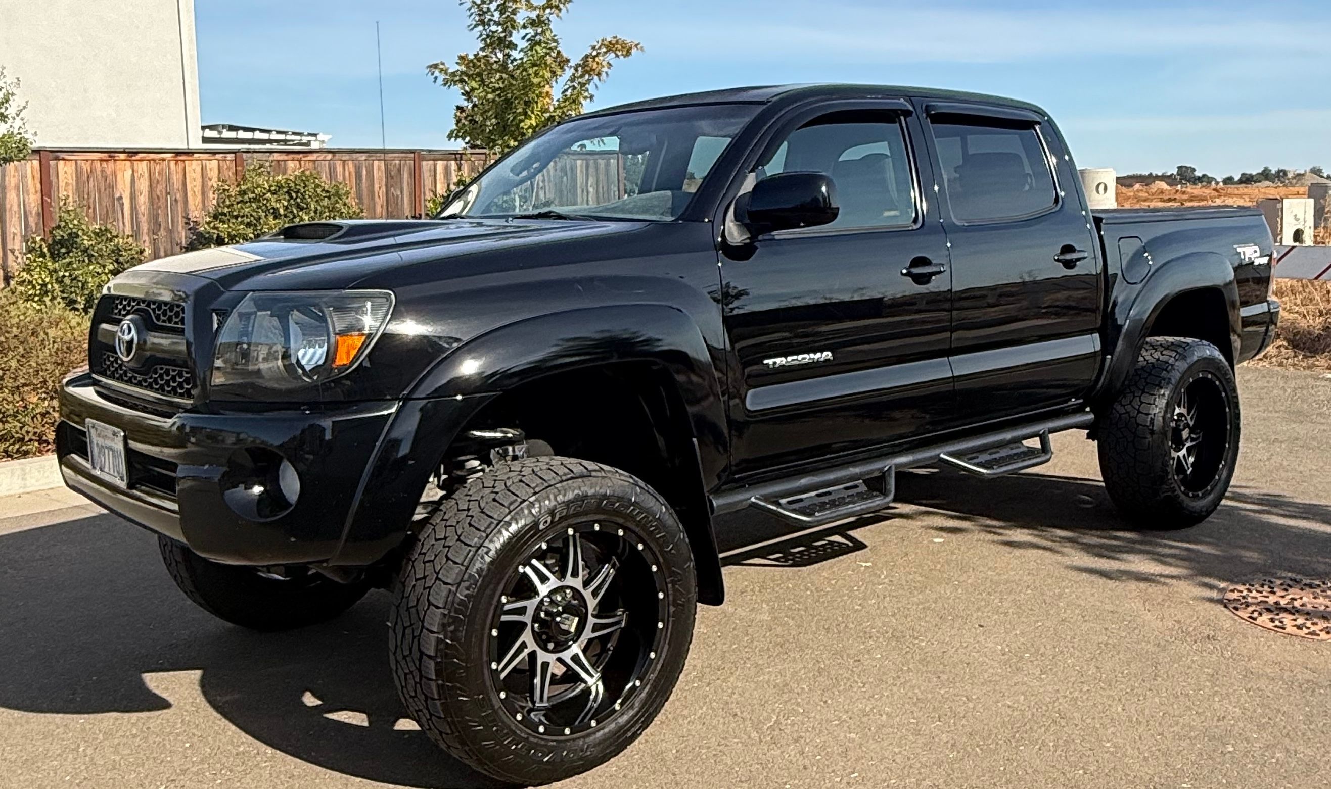 Used 2011 Toyota Tacoma 4x4 Double Cab w/ TRD Sport Pkg image 1
