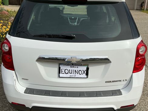 Used 2010 Chevrolet Equinox LS image 4