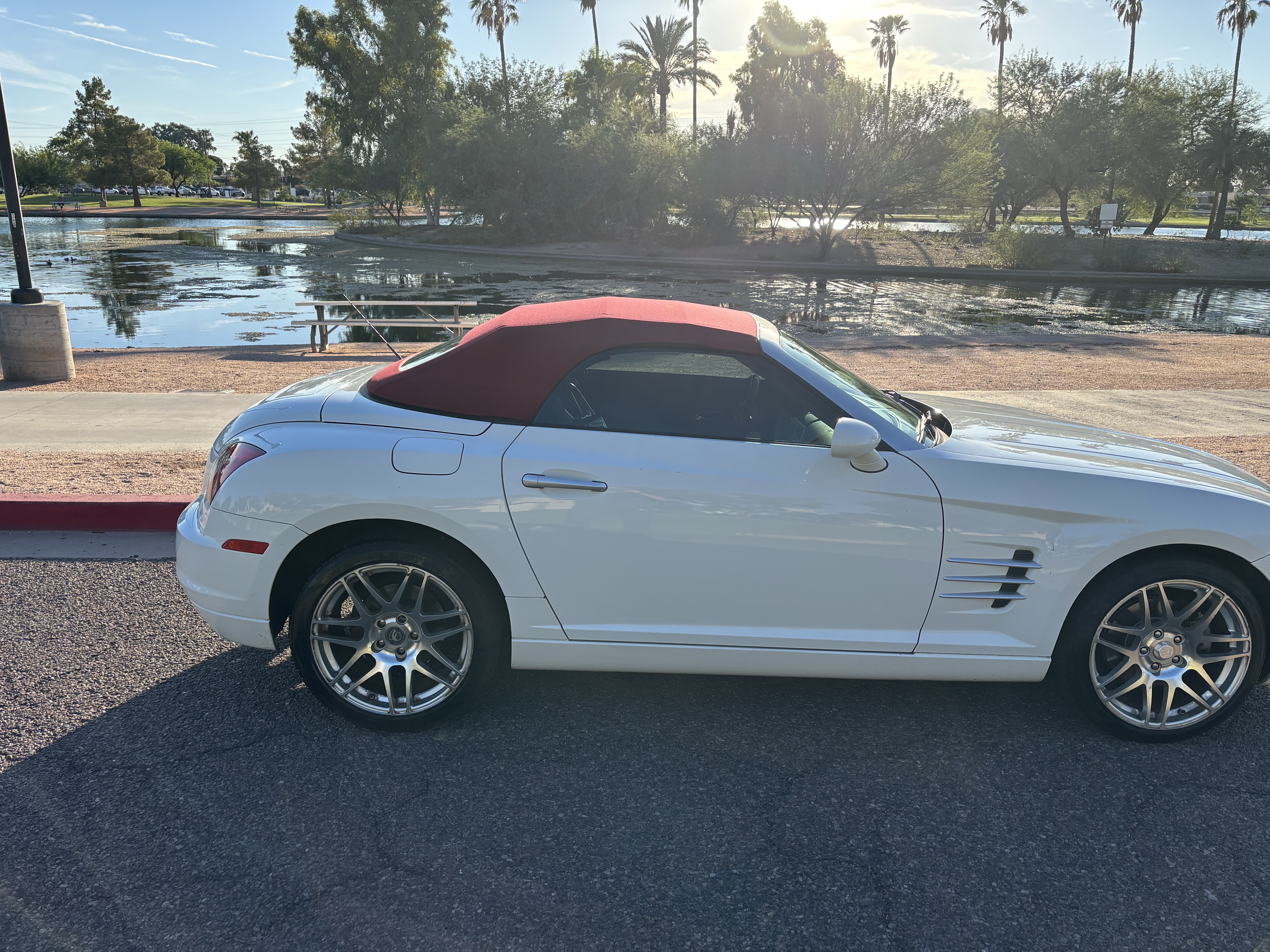Used 2006 Chrysler Crossfire Limited RWD image 6