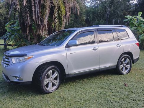 Used 2012 Toyota Highlander Limited w/ Tow Pkg FWD image 2