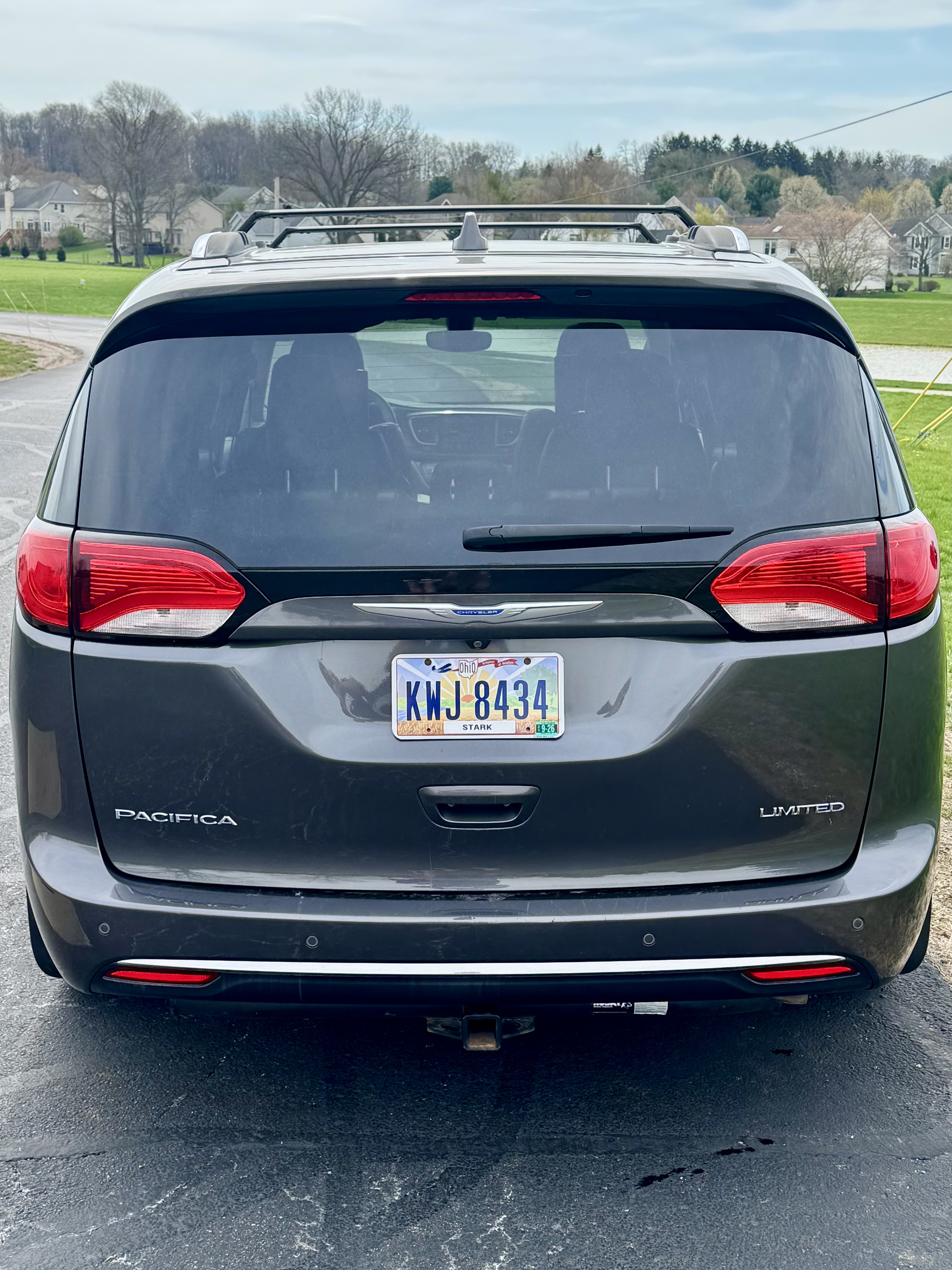 Used 2018 Chrysler Pacifica Limited w/ Tire & Wheel Group FWD image 6