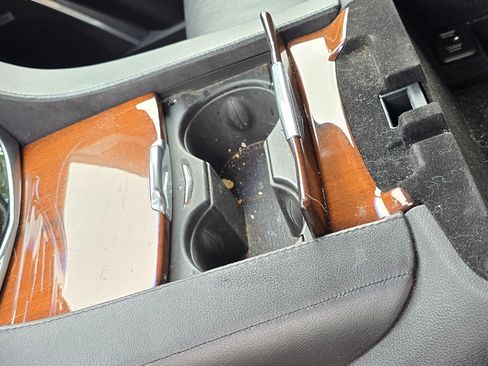 Used 2016 Cadillac Escalade Luxury image 12