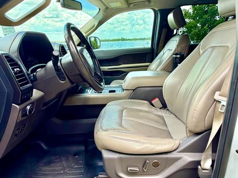 Used 2018 Ford Expedition Max Limited RWD image 12