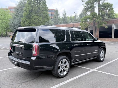 Used 2017 GMC Yukon XL Denali w/ Open Road Package AWD/4WD image 8