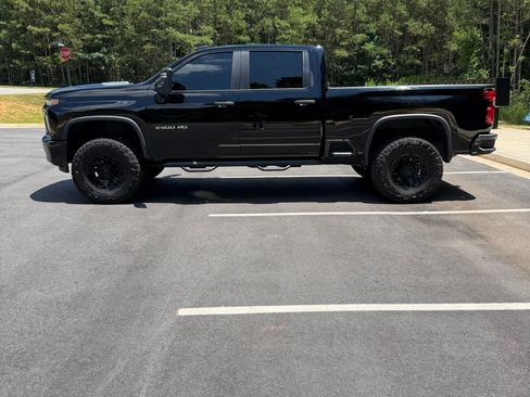 Used 2022 Chevrolet Silverado 2500 Custom w/ Custom Value Package AWD/4WD image 1