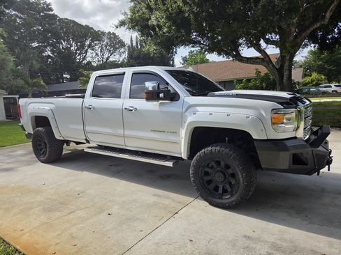 Used 2019 GMC Sierra 3500 Denali w/ Duramax Plus Package AWD/4WD image 4