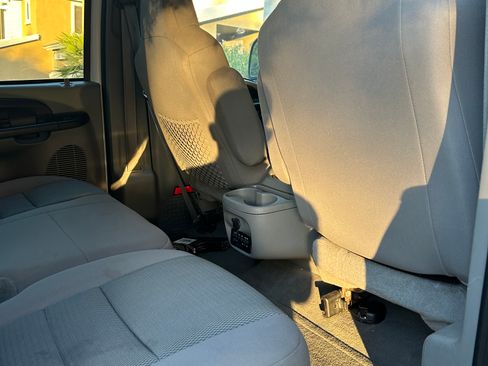 Used 2005 Ford Excursion XLT AWD/4WD image 25
