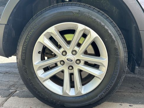 Used 2015 Ford Explorer XLT w/ Equipment Group 202A AWD/4WD image 9